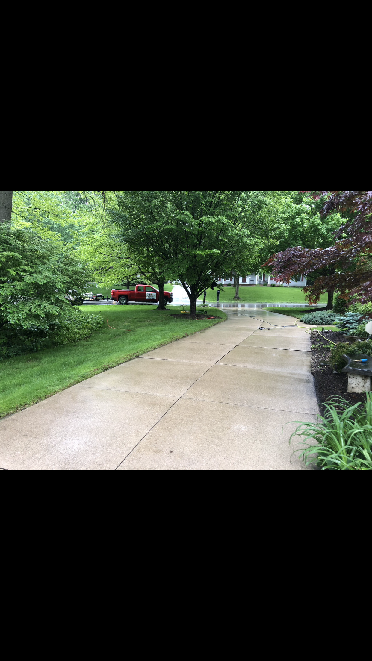 Professional driveway cleaning performed in Aurora Ohio Thumbnail