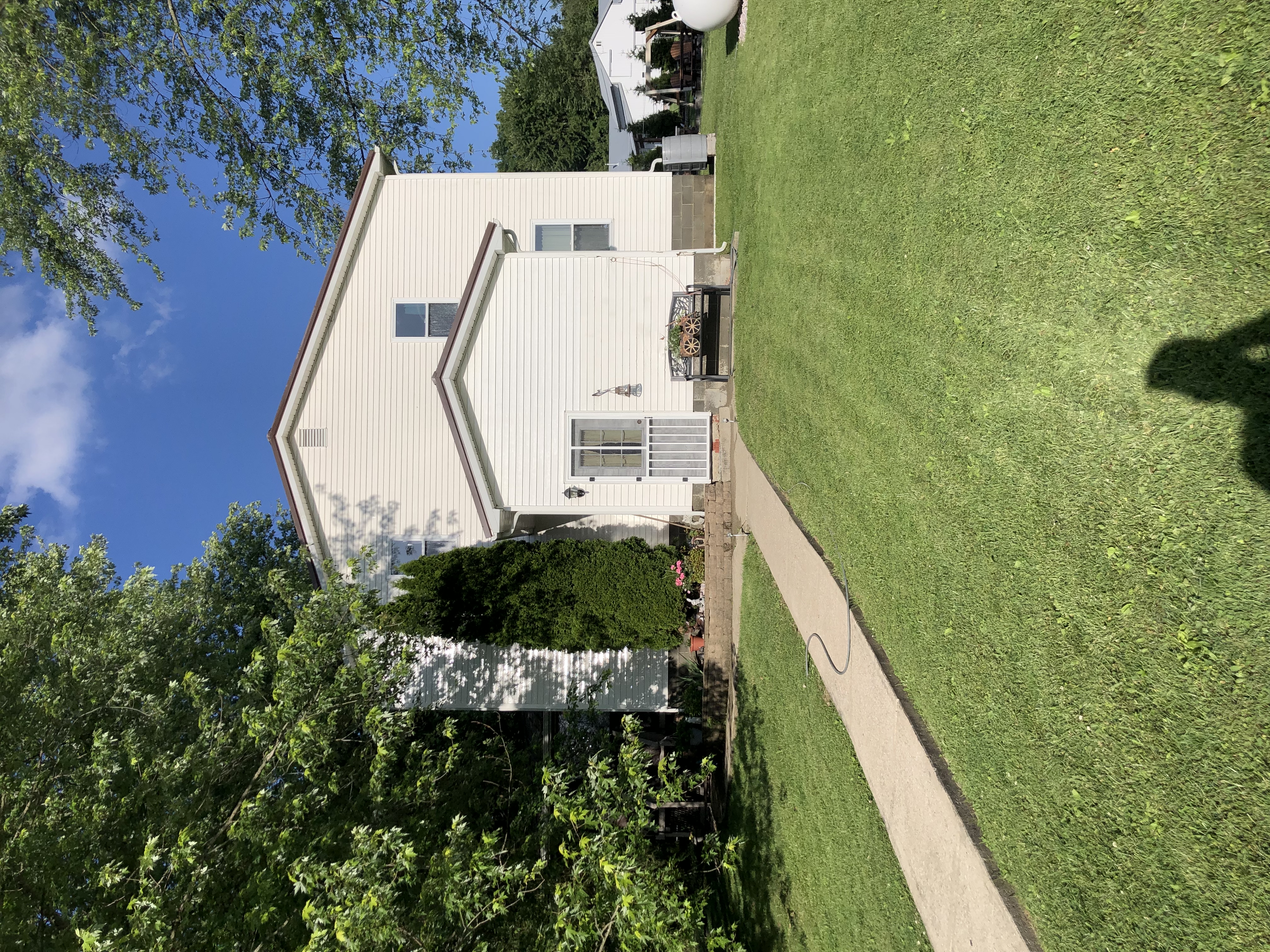 Top Quality Housewash and Concrete Cleaning performed in Middlefield, Ohio! Thumbnail